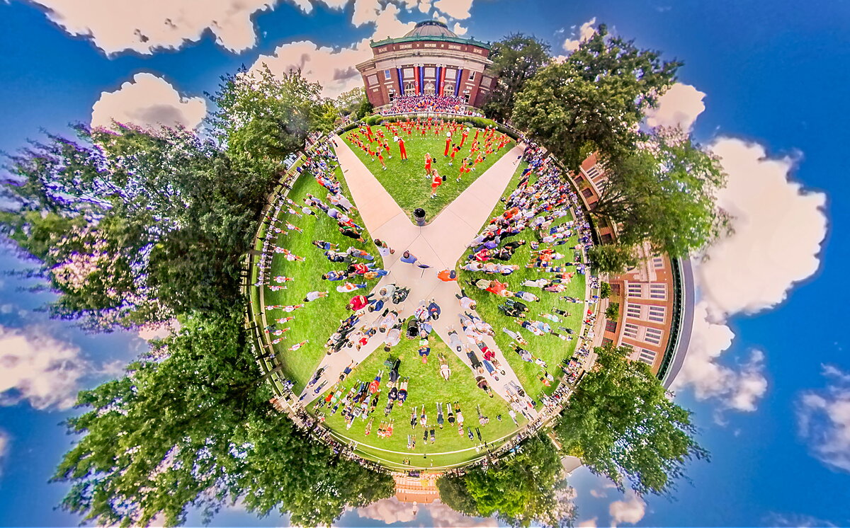 A 360 degree view of The Quad at the University of Illinois.
